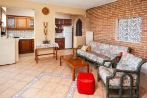 A kitchen or kitchenette at Villa Karmelina Flat