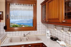 A kitchen or kitchenette at Villa Karmelina Flat