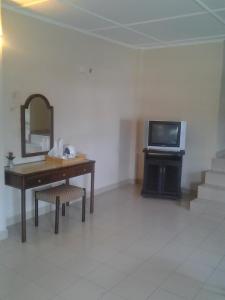 TV a/nebo společenská místnost v ubytování Shalimar Hotel