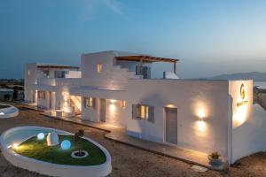Bassein majutusasutuses Ariadne's Crown Luxury Suites with Private Pool või selle lähedal