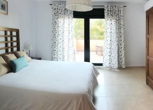 Fotografie z fotogalerie ubytování Cómoda e íntima Villa con piscina pricvada. 4 suites + 4 hab. + 2 baños v destinaci Lloret de Mar