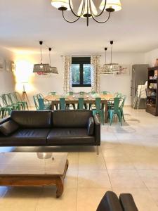 Fotografie z fotogalerie ubytování Cómoda e íntima Villa con piscina pricvada. 4 suites + 4 hab. + 2 baños v destinaci Lloret de Mar