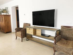 Fotografie z fotogalerie ubytování Cómoda e íntima Villa con piscina pricvada. 4 suites + 4 hab. + 2 baños v destinaci Lloret de Mar