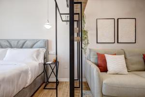 Postel nebo postele na pokoji v ubytování Palm Suites