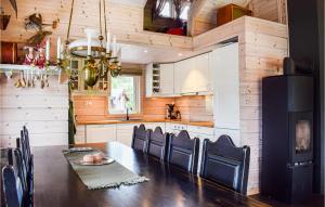 Η κουζίνα ή μικρή κουζίνα στο Holiday Home Froland Vågsdalsfjorden