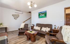 Posedenie v ubytovaní 3 Bedroom Cozy Home In Moscenicka Draga