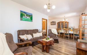 Posedenie v ubytovaní 3 Bedroom Cozy Home In Moscenicka Draga