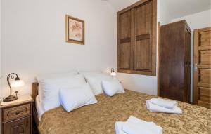 Posteľ alebo postele v izbe v ubytovaní 3 Bedroom Cozy Home In Moscenicka Draga