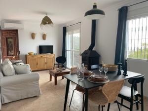 a living room with a table and a couch at casita las Perlas in Cómpeta
