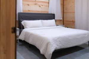 Postel nebo postele na pokoji v ubytování The NEW Luna Lodge in Broken Bow + 24 fotografií