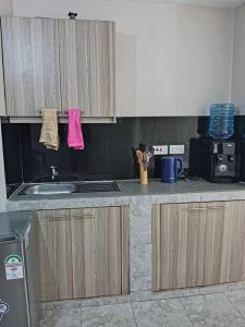Dapur atau dapur kecil di Maya Nest Lounge