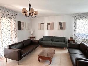Fotografie z fotogalerie ubytování Cómoda e íntima Villa con piscina pricvada. 4 suites + 4 hab. + 2 baños v destinaci Lloret de Mar