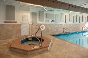Bazén v ubytování Phoenix VIII-8206 by Vacation Homes Collection nebo v jeho okolí