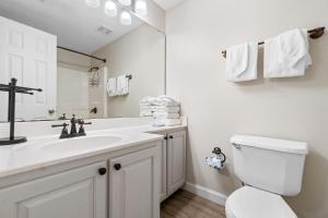 Koupelna v ubytování Phoenix VIII-8206 by Vacation Homes Collection