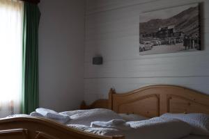 Postel nebo postele na pokoji v ubytování Vögeli Alpenhotel Malbun
