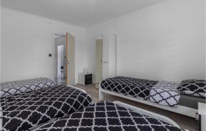 Posteľ alebo postele v izbe v ubytovaní 1 Bedroom Lovely Apartment In Otocac
