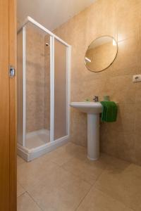 Fotografie z fotogalerie ubytování Cómoda e íntima Villa con piscina pricvada. 4 suites + 4 hab. + 2 baños v destinaci Lloret de Mar