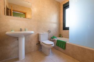 Fotografie z fotogalerie ubytování Cómoda e íntima Villa con piscina pricvada. 4 suites + 4 hab. + 2 baños v destinaci Lloret de Mar
