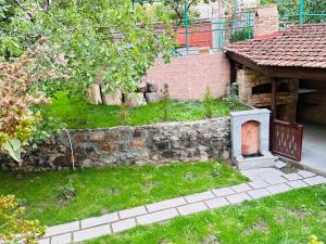 Aed väljaspool majutusasutust Armenia Hotel