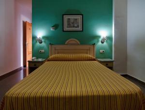 Postel nebo postele na pokoji v ubytování Hotel Los Bartolos