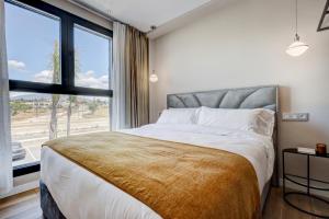 Postel nebo postele na pokoji v ubytování Palm Suites