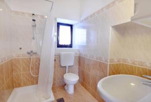 Ένα μπάνιο στο Silva Erdgeschosswohnung mit Garten