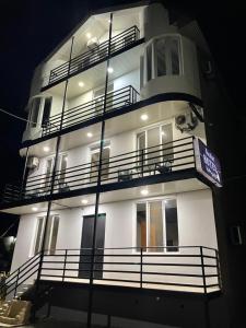 Rõdu või terrass majutusasutuses Barakat Hotel