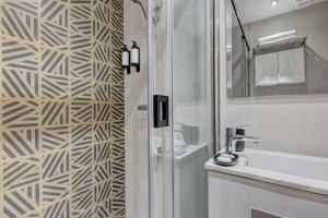 Koupelna v ubytování Palm Suites