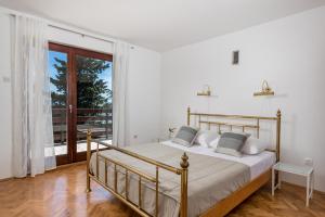 En eller flere senge i et værelse på Villa Pinia Holiday home with a pool