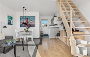 Awesome Apartment In Allinge With Wifi的厨房或小厨房