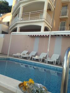 Πισίνα στο ή κοντά στο Moderne Ferienwohnung in Mimice mit gemeinsamem Pool, Grill und Terrasse und Meerblick