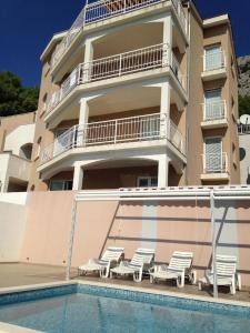 Πισίνα στο ή κοντά στο Moderne Ferienwohnung in Mimice mit gemeinsamem Pool, Grill und Terrasse und Meerblick