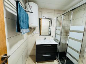 a bathroom with a sink and a shower at 4'min to beach and tren 15 min to plaza catalunya by tren in Sant Adria de Besos +47 photos