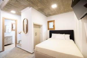 Postel nebo postele na pokoji v ubytování ΕΠΟΣ hotel
