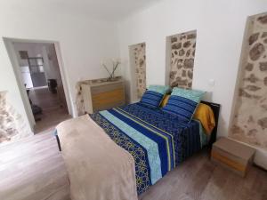 Postel nebo postele na pokoji v ubytování Gîte et chambres d'hôtes Les 2 Pins + 24 fotografií