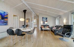 Гостиная зона в Holiday Home Marielyst Strandpark Dnmk Ii