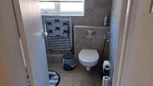 Koupelna v ubytování Beautiful 3-Bed Bungalow Kessingland rural retreat + 39 fotografií