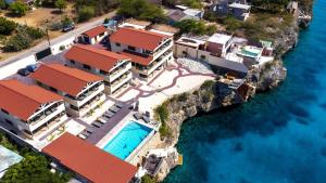 una vista aerea di un resort sull'acqua di Lagun Sunset Resort All Natural Clothing Optional a Lagun