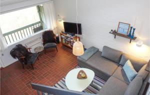 TV a/nebo společenská místnost v ubytování 2 Bedroom Awesome Apartment In Allinge