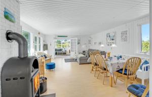 Posezení v ubytování Stunning Home In Slagelse With Kitchen