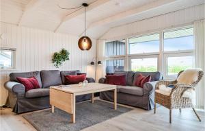 Posezení v ubytování Holiday Home Bjerregårdsvej Vi