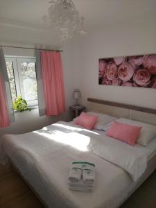 Postel nebo postele na pokoji v ubytování Apartmá U rybníčku