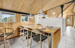 Kuchyň nebo kuchyňský kout v ubytování Holiday Home Brombærvangen Oksbøl Ii