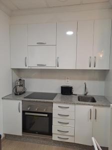 Kuchnia lub aneks kuchenny w obiekcie Apartamento Romero Garden B