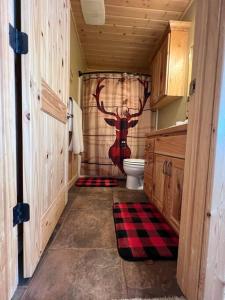 Ένα μπάνιο στο Mountain Life Cabin- 20 Miles to Yellowstone