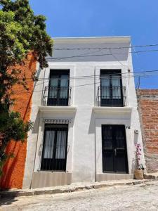 El edificio en el que está la casa vacacional