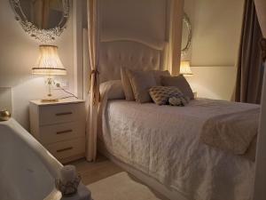 Łóżko lub łóżka w pokoju w obiekcie Apartamento Romero Garden B