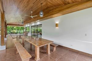 波特雷羅的住宿－3-BD Home Shared Pool 1 Block from Beach，相簿中的一張相片