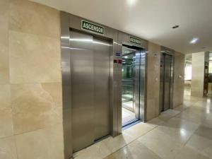 an elevator in a building with a sign on it at Tigre Centro A - piscina y seguridad 24hs - Opcional cochera paga in Tigre