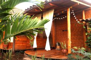 Taman di luar Casa Caracola